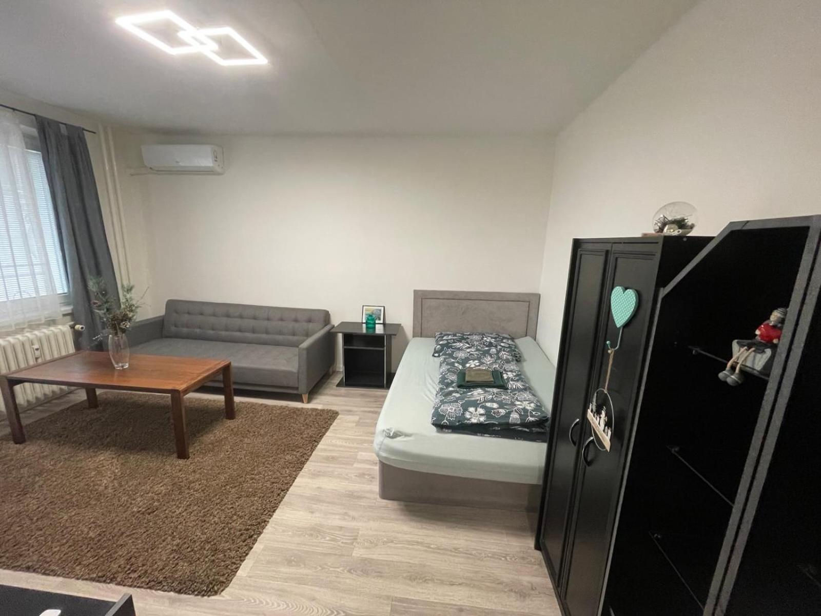 Apartman Sabo Komenskeho Caşonia Exterior foto